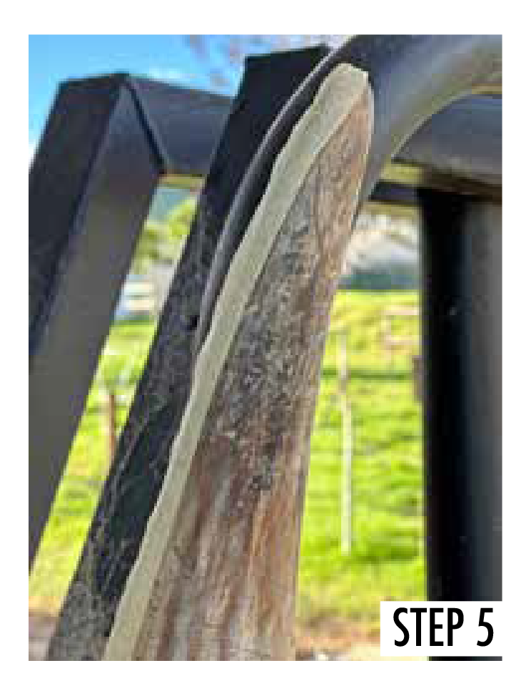 Nylon line running along the outer curve of the horn